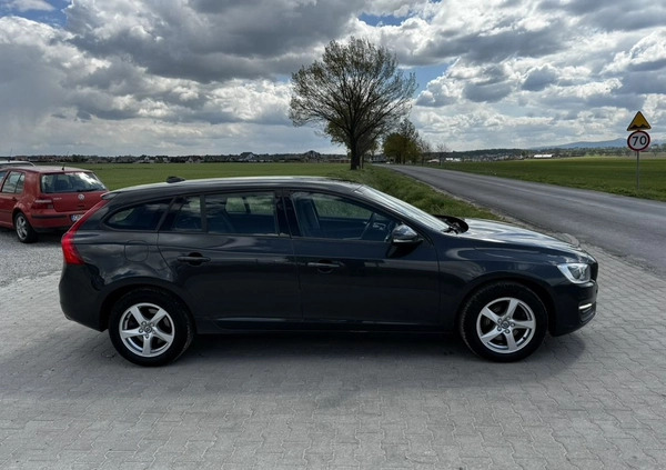 Volvo V60 cena 39999 przebieg: 235000, rok produkcji 2015 z Pajęczno małe 436